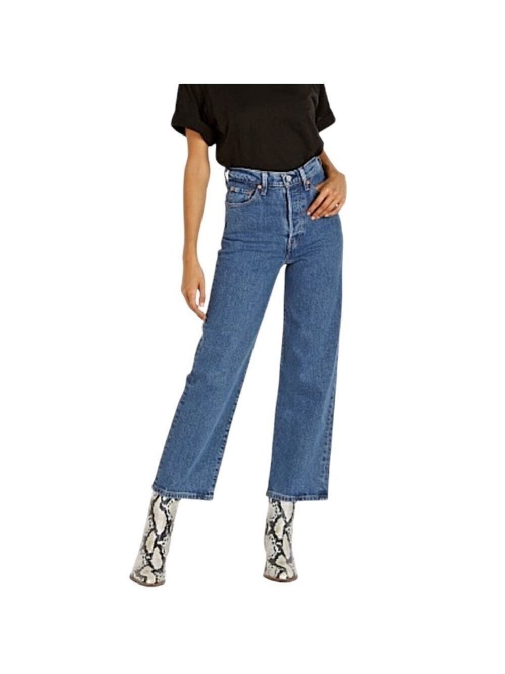 Levis Premium Denim Ribcage Straight Ankle Jeans in medium blue Georgie wash 26